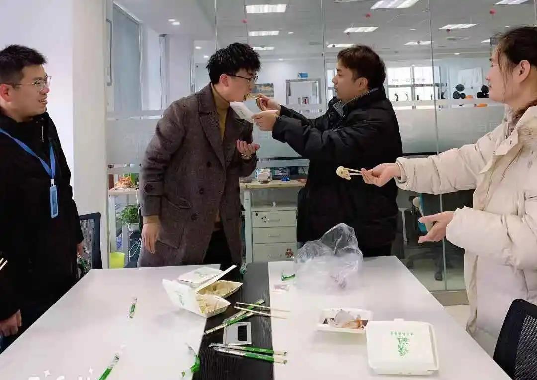 今天是冬至，來首佳吃餃子呀~